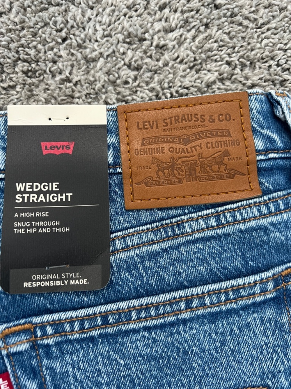 NWT Levi’s Wedgie Straight-Leg Big E Blue Denim Jeans Button Fly - Sz 28x28 - Picture 3 of 13